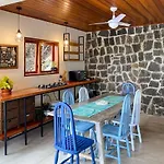 Casa A Beira-Mar Em Ilhabela